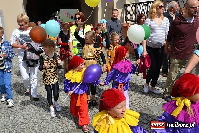Zdjęcie w galerii na portalu naszraciborz.pl: Kolorowa parada ulicami Raciborza - Śląsk kraina wielu kultur dzień drugi wiadomości z regionu