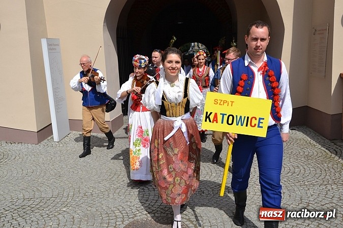 Zdjęcie w galerii na portalu naszraciborz.pl: Kolorowa parada ulicami Raciborza - Śląsk kraina wielu kultur dzień drugi wiadomości z regionu