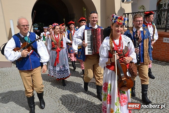Zdjęcie w galerii na portalu naszraciborz.pl: Kolorowa parada ulicami Raciborza - Śląsk kraina wielu kultur dzień drugi wiadomości z regionu