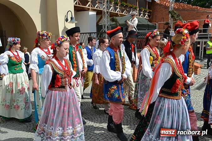 Zdjęcie w galerii na portalu naszraciborz.pl: Kolorowa parada ulicami Raciborza - Śląsk kraina wielu kultur dzień drugi wiadomości z regionu