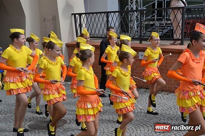 Zdjęcie w galerii na portalu naszraciborz.pl: Kolorowa parada ulicami Raciborza - Śląsk kraina wielu kultur dzień drugi wiadomości z regionu