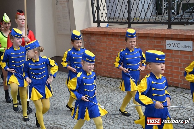 Zdjęcie w galerii na portalu naszraciborz.pl: Kolorowa parada ulicami Raciborza - Śląsk kraina wielu kultur dzień drugi wiadomości z regionu