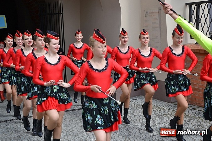 Zdjęcie w galerii na portalu naszraciborz.pl: Kolorowa parada ulicami Raciborza - Śląsk kraina wielu kultur dzień drugi wiadomości z regionu