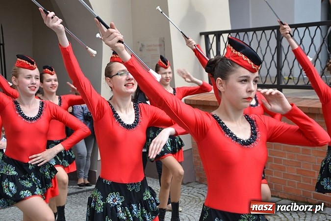 Zdjęcie w galerii na portalu naszraciborz.pl: Kolorowa parada ulicami Raciborza - Śląsk kraina wielu kultur dzień drugi wiadomości z regionu