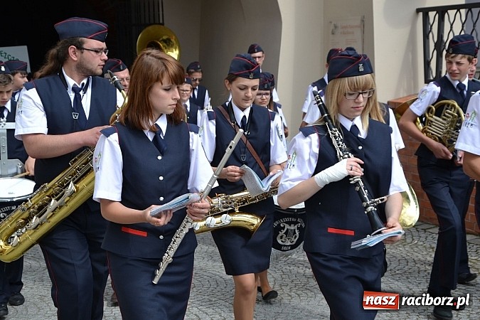 Zdjęcie w galerii na portalu naszraciborz.pl: Kolorowa parada ulicami Raciborza - Śląsk kraina wielu kultur dzień drugi wiadomości z regionu