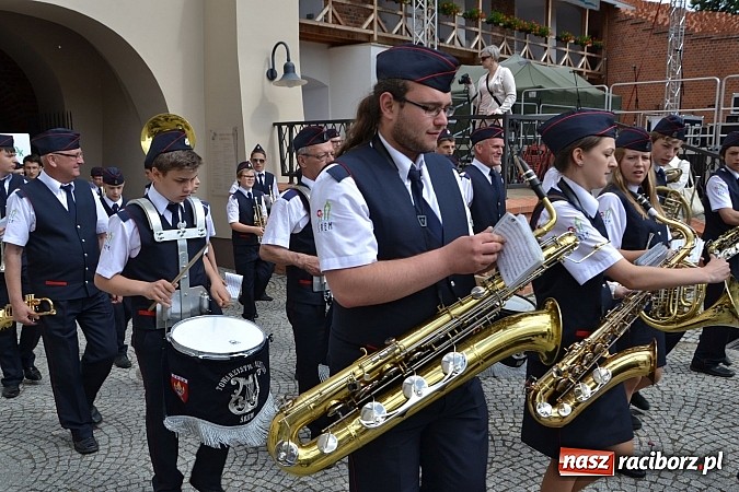 Zdjęcie w galerii na portalu naszraciborz.pl: Kolorowa parada ulicami Raciborza - Śląsk kraina wielu kultur dzień drugi wiadomości z regionu