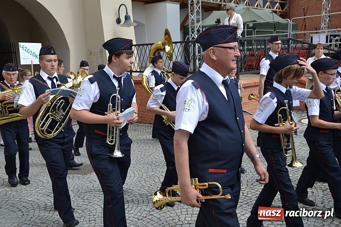 Zdjęcie w galerii na portalu naszraciborz.pl: Kolorowa parada ulicami Raciborza - Śląsk kraina wielu kultur dzień drugi wiadomości z regionu