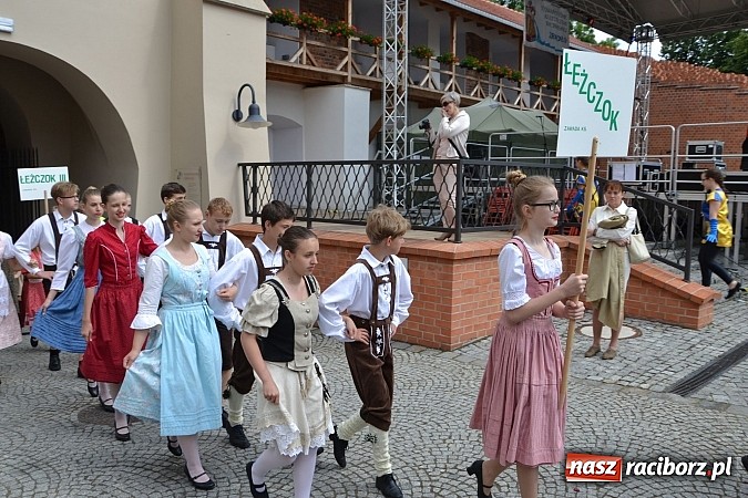 Zdjęcie w galerii na portalu naszraciborz.pl: Kolorowa parada ulicami Raciborza - Śląsk kraina wielu kultur dzień drugi wiadomości z regionu