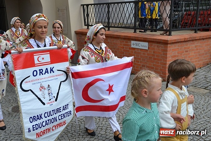 Zdjęcie w galerii na portalu naszraciborz.pl: Kolorowa parada ulicami Raciborza - Śląsk kraina wielu kultur dzień drugi wiadomości z regionu