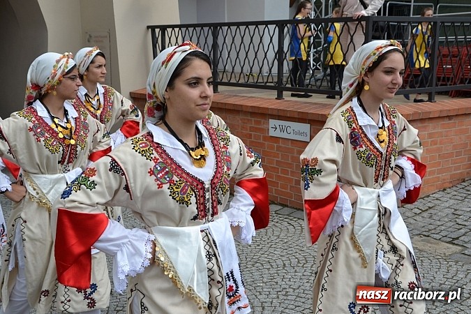 Zdjęcie w galerii na portalu naszraciborz.pl: Kolorowa parada ulicami Raciborza - Śląsk kraina wielu kultur dzień drugi wiadomości z regionu