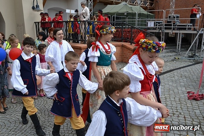Zdjęcie w galerii na portalu naszraciborz.pl: Kolorowa parada ulicami Raciborza - Śląsk kraina wielu kultur dzień drugi wiadomości z regionu
