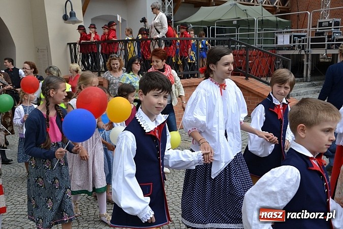 Zdjęcie w galerii na portalu naszraciborz.pl: Kolorowa parada ulicami Raciborza - Śląsk kraina wielu kultur dzień drugi wiadomości z regionu
