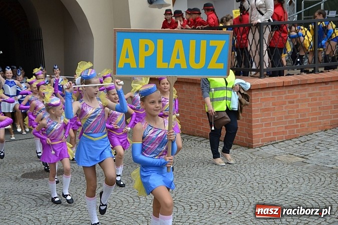 Zdjęcie w galerii na portalu naszraciborz.pl: Kolorowa parada ulicami Raciborza - Śląsk kraina wielu kultur dzień drugi wiadomości z regionu