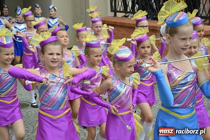 Zdjęcie w galerii na portalu naszraciborz.pl: Kolorowa parada ulicami Raciborza - Śląsk kraina wielu kultur dzień drugi wiadomości z regionu