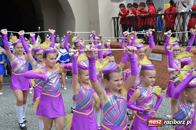 Zdjęcie w galerii na portalu naszraciborz.pl: Kolorowa parada ulicami Raciborza - Śląsk kraina wielu kultur dzień drugi wiadomości z regionu