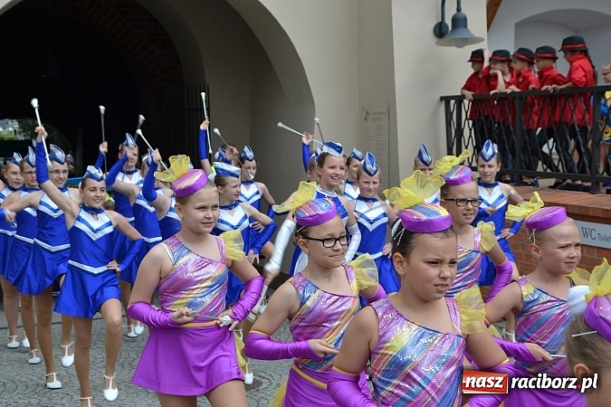 Zdjęcie w galerii na portalu naszraciborz.pl: Kolorowa parada ulicami Raciborza - Śląsk kraina wielu kultur dzień drugi wiadomości z regionu