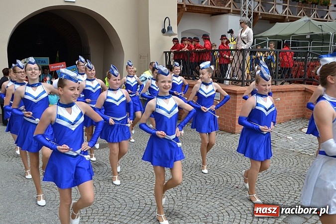 Zdjęcie w galerii na portalu naszraciborz.pl: Kolorowa parada ulicami Raciborza - Śląsk kraina wielu kultur dzień drugi wiadomości z regionu