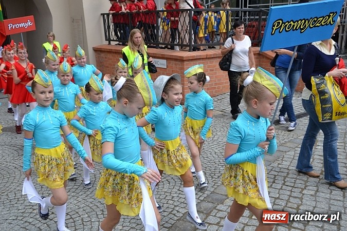Zdjęcie w galerii na portalu naszraciborz.pl: Kolorowa parada ulicami Raciborza - Śląsk kraina wielu kultur dzień drugi wiadomości z regionu