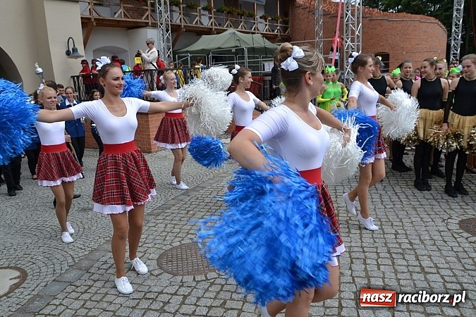 Zdjęcie w galerii na portalu naszraciborz.pl: Kolorowa parada ulicami Raciborza - Śląsk kraina wielu kultur dzień drugi wiadomości z regionu