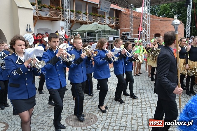 Zdjęcie w galerii na portalu naszraciborz.pl: Kolorowa parada ulicami Raciborza - Śląsk kraina wielu kultur dzień drugi wiadomości z regionu