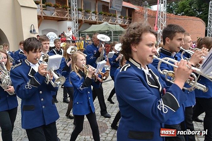 Zdjęcie w galerii na portalu naszraciborz.pl: Kolorowa parada ulicami Raciborza - Śląsk kraina wielu kultur dzień drugi wiadomości z regionu