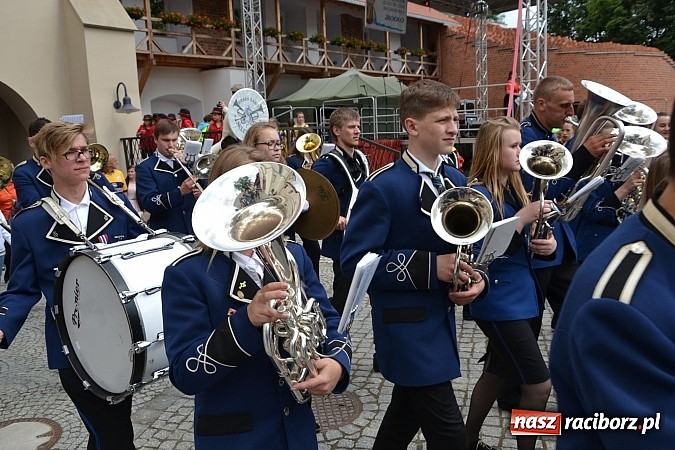 Zdjęcie w galerii na portalu naszraciborz.pl: Kolorowa parada ulicami Raciborza - Śląsk kraina wielu kultur dzień drugi wiadomości z regionu