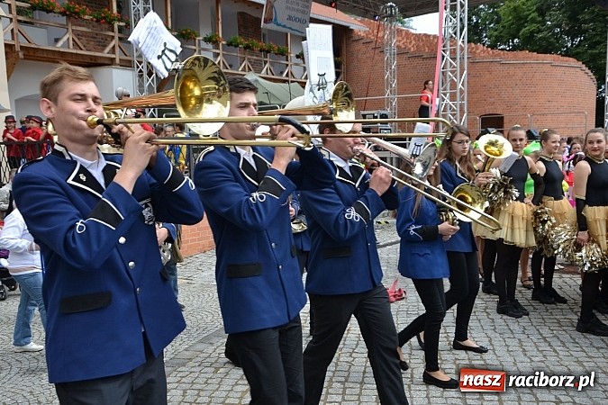 Zdjęcie w galerii na portalu naszraciborz.pl: Kolorowa parada ulicami Raciborza - Śląsk kraina wielu kultur dzień drugi wiadomości z regionu