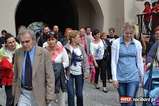 Zdjęcie w galerii na portalu naszraciborz.pl: Kolorowa parada ulicami Raciborza - Śląsk kraina wielu kultur dzień drugi wiadomości z regionu