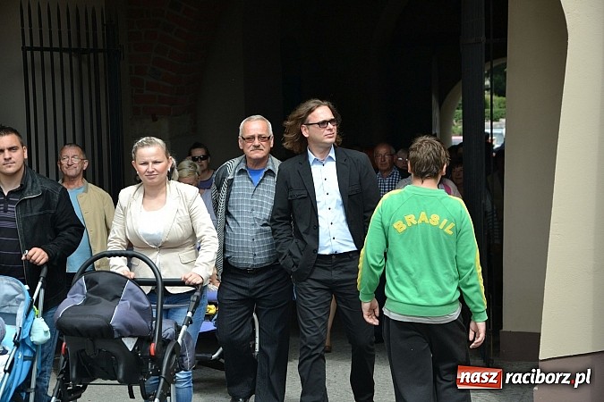 Zdjęcie w galerii na portalu naszraciborz.pl: Kolorowa parada ulicami Raciborza - Śląsk kraina wielu kultur dzień drugi wiadomości z regionu