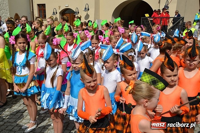 Zdjęcie w galerii na portalu naszraciborz.pl: Kolorowa parada ulicami Raciborza - Śląsk kraina wielu kultur dzień drugi wiadomości z regionu