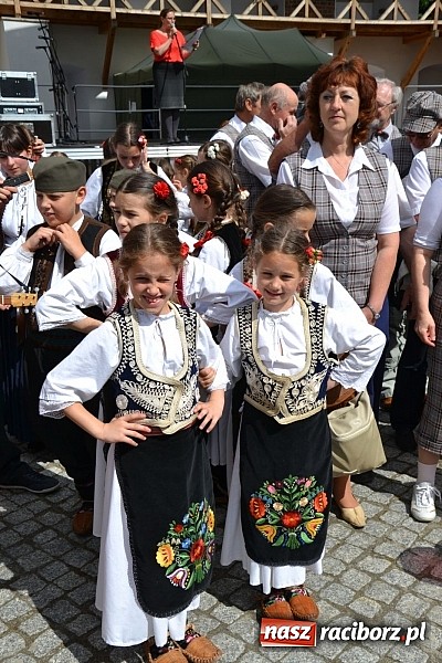 Zdjęcie w galerii na portalu naszraciborz.pl: Kolorowa parada ulicami Raciborza - Śląsk kraina wielu kultur dzień drugi wiadomości z regionu