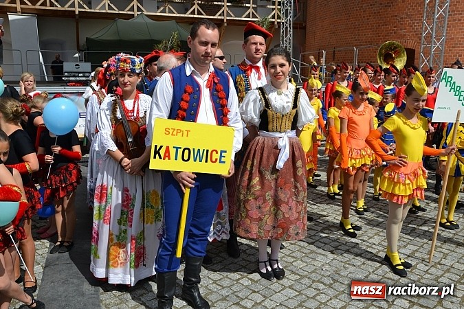 Zdjęcie w galerii na portalu naszraciborz.pl: Kolorowa parada ulicami Raciborza - Śląsk kraina wielu kultur dzień drugi wiadomości z regionu