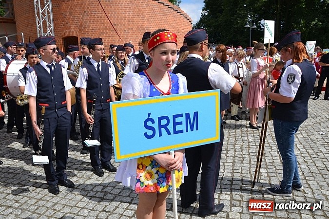 Zdjęcie w galerii na portalu naszraciborz.pl: Kolorowa parada ulicami Raciborza - Śląsk kraina wielu kultur dzień drugi wiadomości z regionu