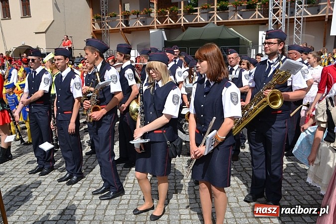 Zdjęcie w galerii na portalu naszraciborz.pl: Kolorowa parada ulicami Raciborza - Śląsk kraina wielu kultur dzień drugi wiadomości z regionu