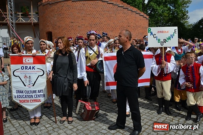 Zdjęcie w galerii na portalu naszraciborz.pl: Kolorowa parada ulicami Raciborza - Śląsk kraina wielu kultur dzień drugi wiadomości z regionu
