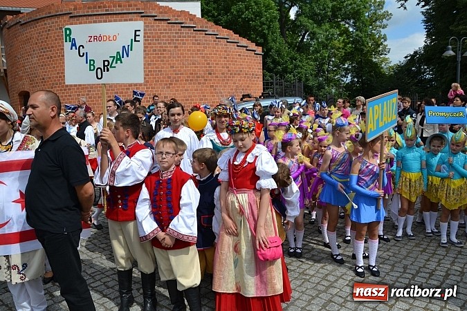 Zdjęcie w galerii na portalu naszraciborz.pl: Kolorowa parada ulicami Raciborza - Śląsk kraina wielu kultur dzień drugi wiadomości z regionu