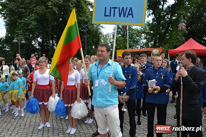 Zdjęcie w galerii na portalu naszraciborz.pl: Kolorowa parada ulicami Raciborza - Śląsk kraina wielu kultur dzień drugi wiadomości z regionu