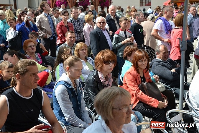 Zdjęcie w galerii na portalu naszraciborz.pl: Kolorowa parada ulicami Raciborza - Śląsk kraina wielu kultur dzień drugi wiadomości z regionu