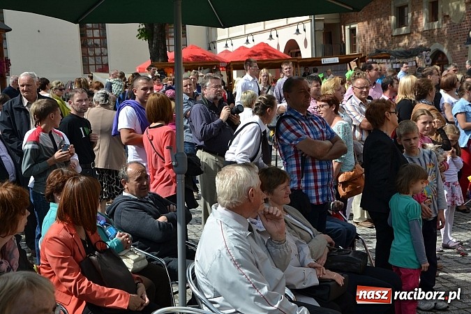Zdjęcie w galerii na portalu naszraciborz.pl: Kolorowa parada ulicami Raciborza - Śląsk kraina wielu kultur dzień drugi wiadomości z regionu
