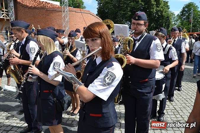 Zdjęcie w galerii na portalu naszraciborz.pl: Kolorowa parada ulicami Raciborza - Śląsk kraina wielu kultur dzień drugi wiadomości z regionu