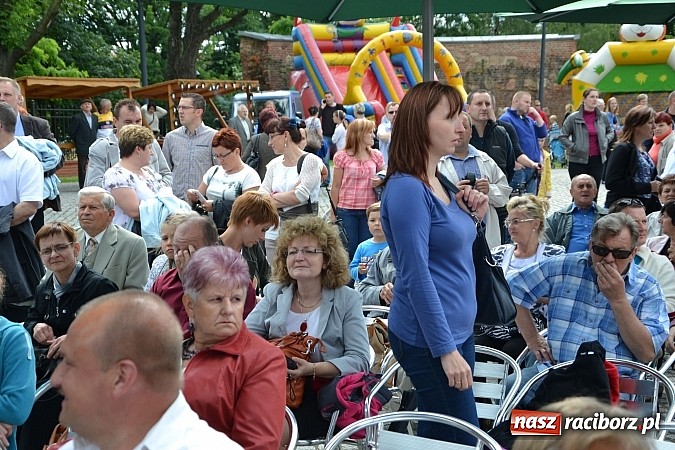 Zdjęcie w galerii na portalu naszraciborz.pl: Kolorowa parada ulicami Raciborza - Śląsk kraina wielu kultur dzień drugi wiadomości z regionu