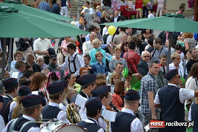 Zdjęcie w galerii na portalu naszraciborz.pl: Kolorowa parada ulicami Raciborza - Śląsk kraina wielu kultur dzień drugi wiadomości z regionu