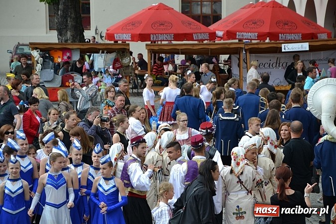 Zdjęcie w galerii na portalu naszraciborz.pl: Kolorowa parada ulicami Raciborza - Śląsk kraina wielu kultur dzień drugi wiadomości z regionu