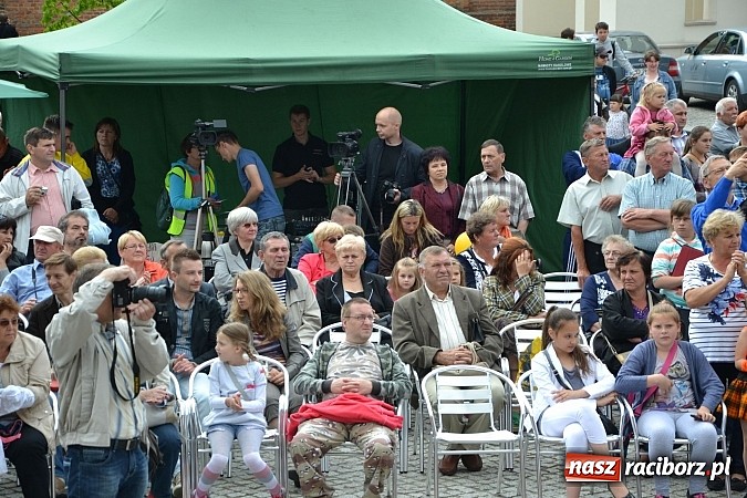 Zdjęcie w galerii na portalu naszraciborz.pl: Kolorowa parada ulicami Raciborza - Śląsk kraina wielu kultur dzień drugi wiadomości z regionu