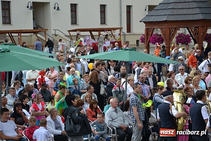 Zdjęcie w galerii na portalu naszraciborz.pl: Kolorowa parada ulicami Raciborza - Śląsk kraina wielu kultur dzień drugi wiadomości z regionu