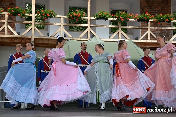 Zdjęcie w galerii na portalu naszraciborz.pl: Kolorowa parada ulicami Raciborza - Śląsk kraina wielu kultur dzień drugi wiadomości z regionu