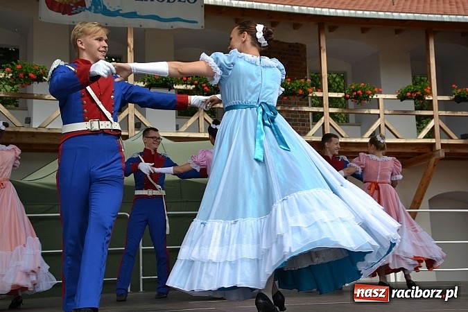 Zdjęcie w galerii na portalu naszraciborz.pl: Kolorowa parada ulicami Raciborza - Śląsk kraina wielu kultur dzień drugi wiadomości z regionu