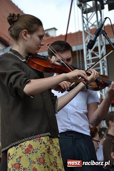 Zdjęcie w galerii na portalu naszraciborz.pl: Kolorowa parada ulicami Raciborza - Śląsk kraina wielu kultur dzień drugi wiadomości z regionu