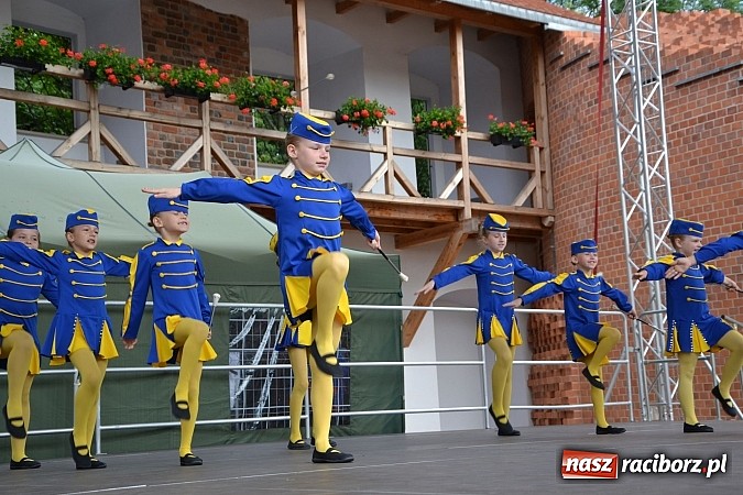 Zdjęcie w galerii na portalu naszraciborz.pl: Kolorowa parada ulicami Raciborza - Śląsk kraina wielu kultur dzień drugi wiadomości z regionu