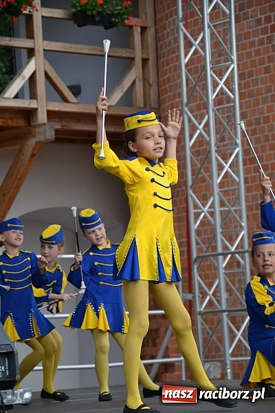 Zdjęcie w galerii na portalu naszraciborz.pl: Kolorowa parada ulicami Raciborza - Śląsk kraina wielu kultur dzień drugi wiadomości z regionu